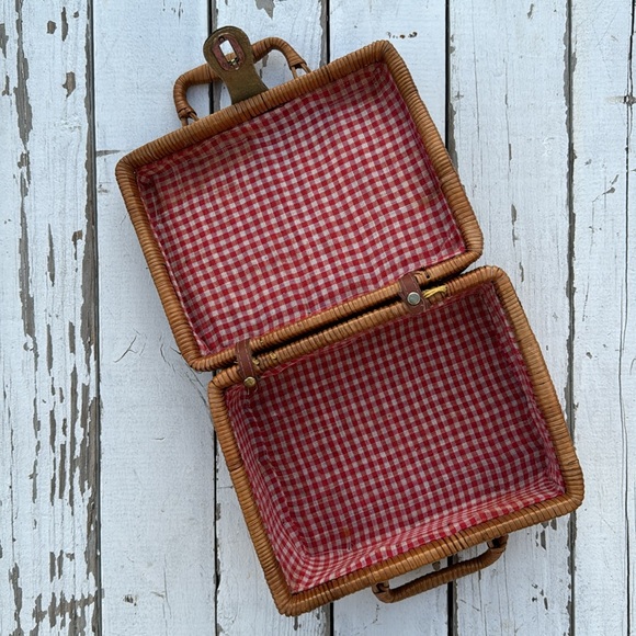 Vintage Wicker Picnic Basket Purse with Handles - Picture 2 of 8